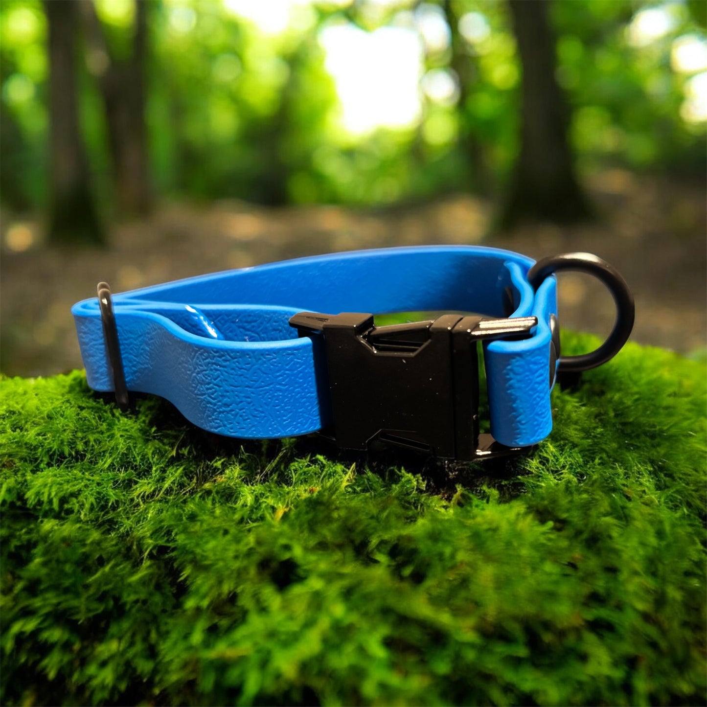 Biothane Halsband Blauw met Zwarte Hardware | 20 mm | 28-33 cm